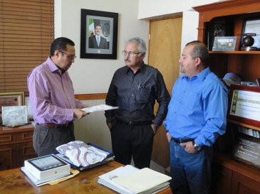 Entrega reconocimiento la comuna al cronista Francisco Eloy Bustamante