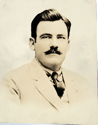 ELÍAS CALLES